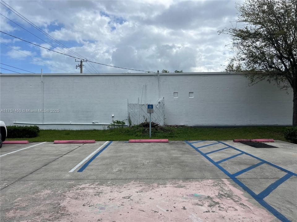 1001 W Midway Rd, Fort Pierce, Florida 34982