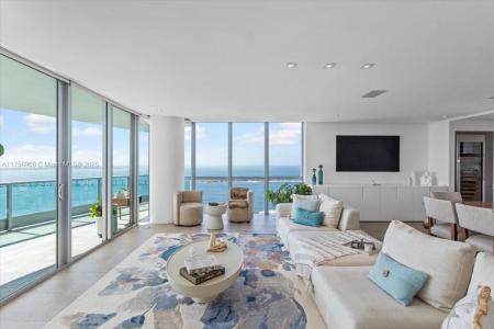 1331 Brickell Bay Dr 4211, Miami, Florida 33131, USA