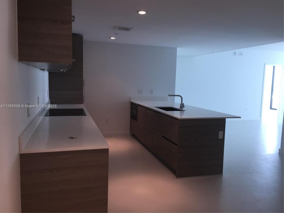 1300 S Miami Ave 1910, Miami, Florida 33130, Amerika Birleşik Devletleri