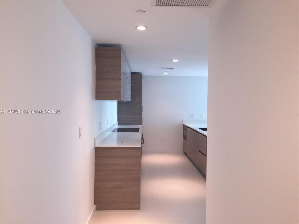 1300 S Miami Ave 1910, Miami, Florida 33130, Amerika Birleşik Devletleri