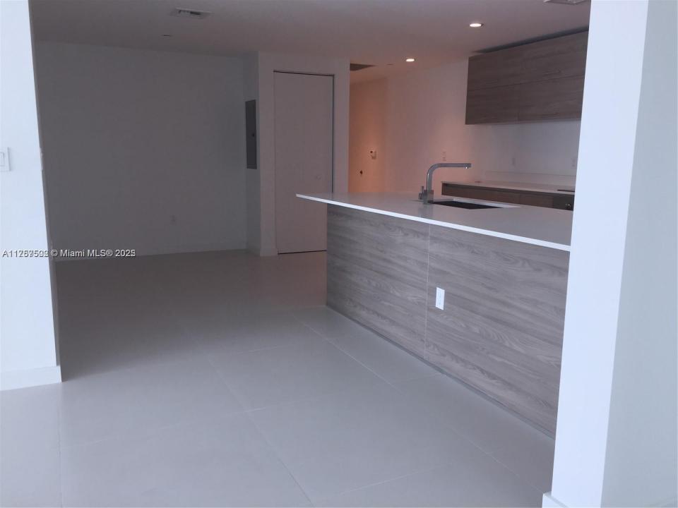 1300 S Miami Ave 1910, Miami, Florida 33130, Amerika Birleşik Devletleri