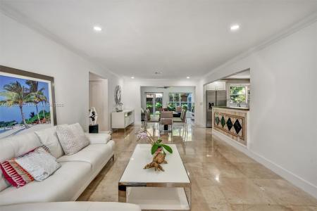 814 NE 4th St, Hallandale Beach, Florida 33009, USA