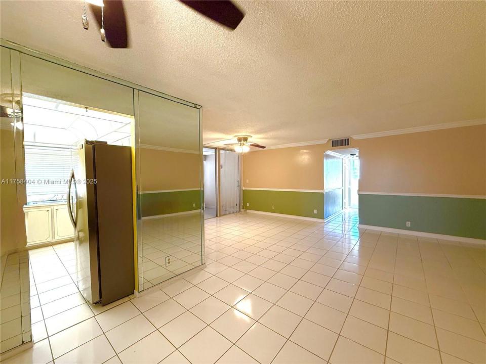 920 NE 199th St 4J, Miami, Florida 33179, Stati Uniti