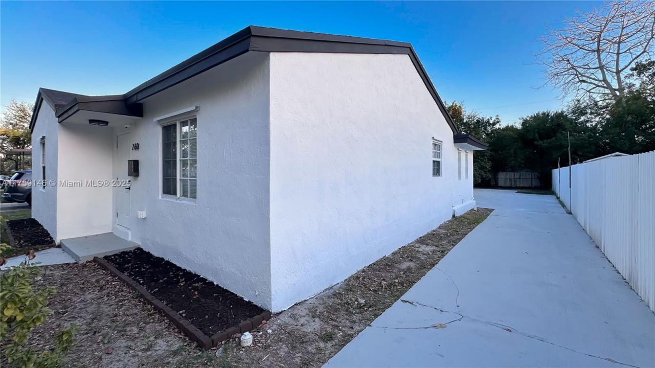 760 NW 125th St, North Miami, פלורידה 33168, ארצות הברית של אמריקה 