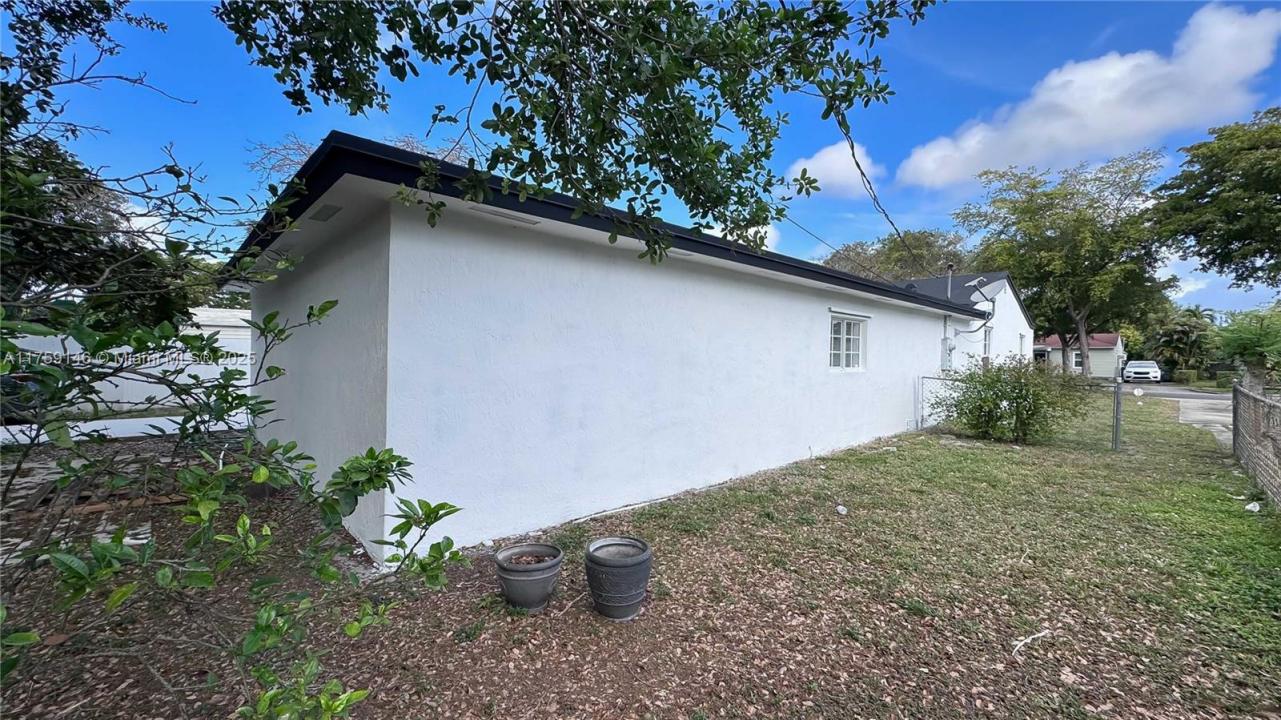 760 NW 125th St, North Miami, פלורידה 33168, ארצות הברית של אמריקה 