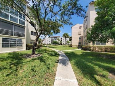 2821 Somerset Dr 209, Lauderdale Lakes, Florida 33311, USA