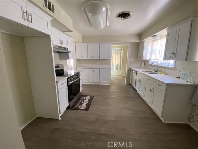 Loneoak Avenue, Lancaster, California 93534