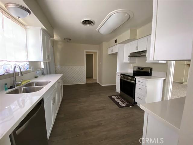 Loneoak Avenue, Lancaster, California 93534