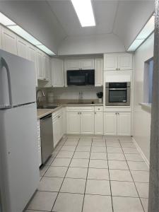 19370 Collins Ave 1008, Sunny Isles Beach, Florida 33160, USA