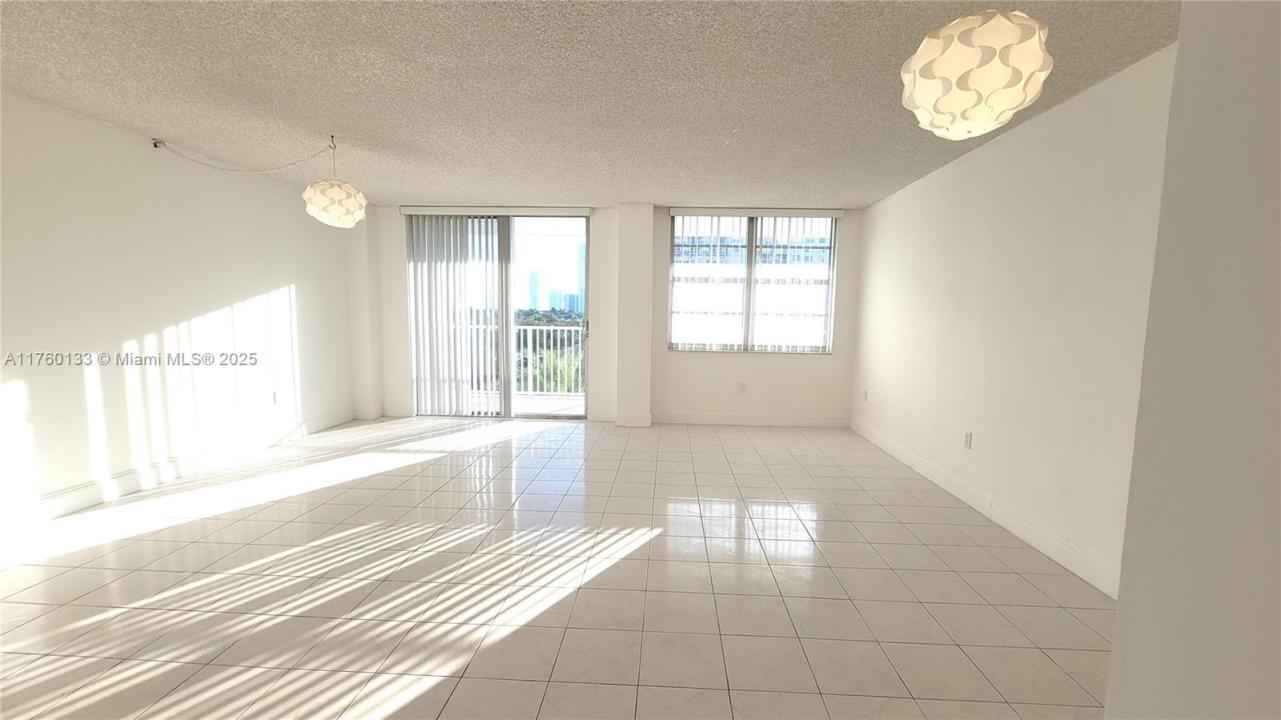 2801 NE 183rd St 504W, Aventura, Floride 33160, États-Unis