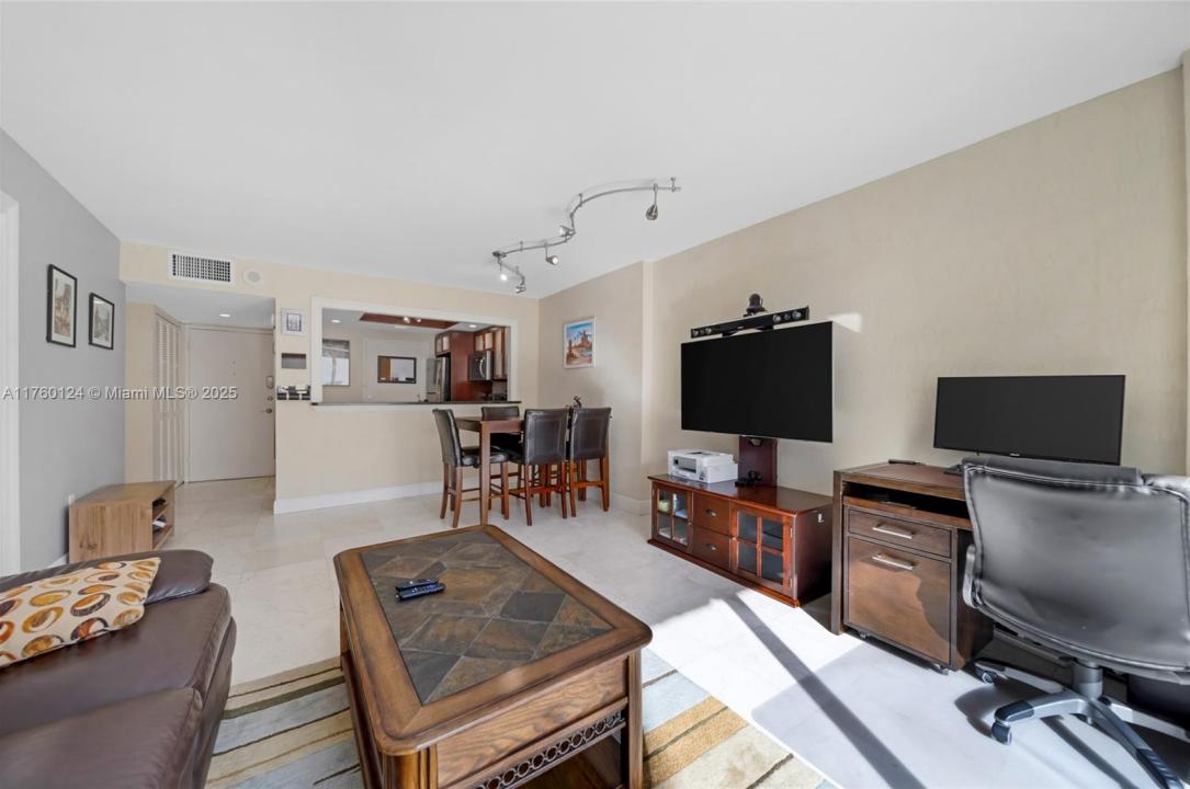 465 Ocean Dr 407, Miami Beach, Florida 33139, USA