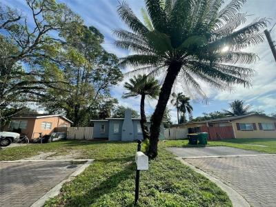 4896 SW 28th Ter, Dania Beach, Florida 33312, USA