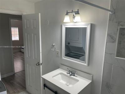 4896 SW 28th Ter, Dania Beach, Florida 33312, USA
