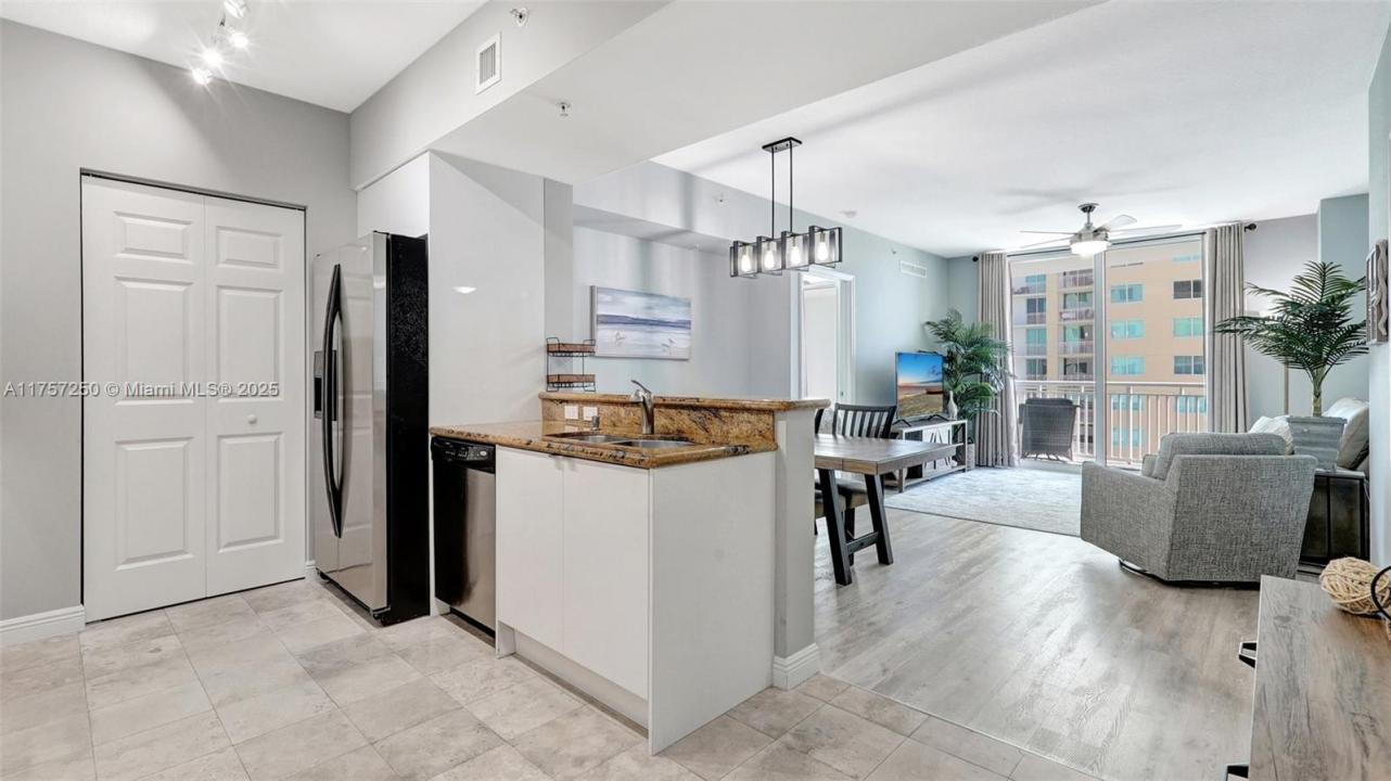 1745 E Hallandale Beach Blvd 905W, Hallandale Beach, Floride 33009, États-Unis