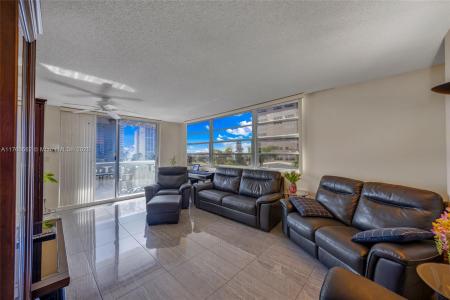 3113 S Ocean Dr 506, Hallandale Beach, Florida 33009, USA