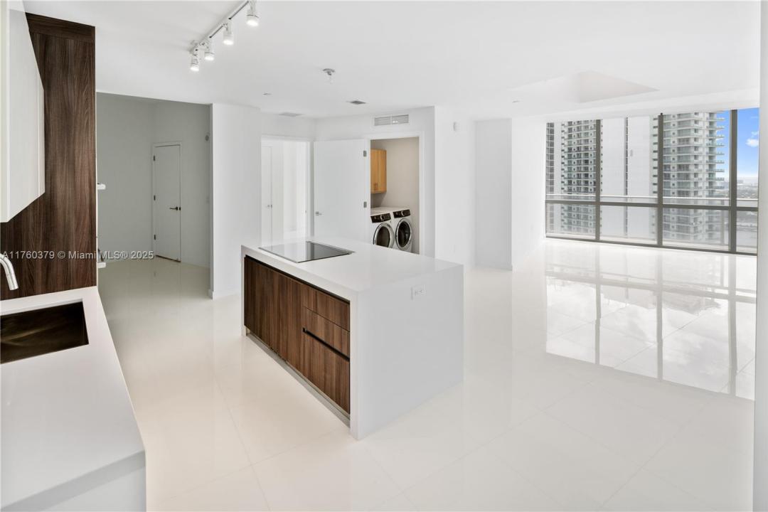 851 NE 1st Ave 4203, Miami, Florida 33132, Stati Uniti