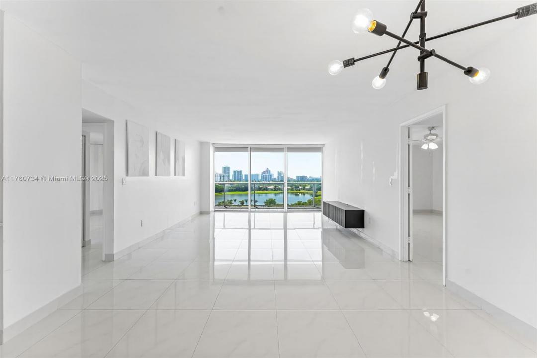 3701 N Country Club Dr 1206, Aventura, Florida 33180, USA