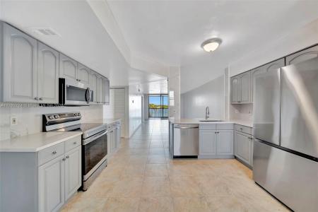 117 Lake Emerald Dr 408, Oakland Park, Florida 33309, USA