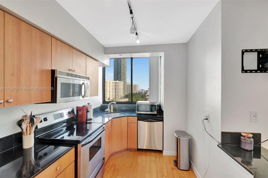 1330 West Ave 909, Miami Beach, Florida 33139
