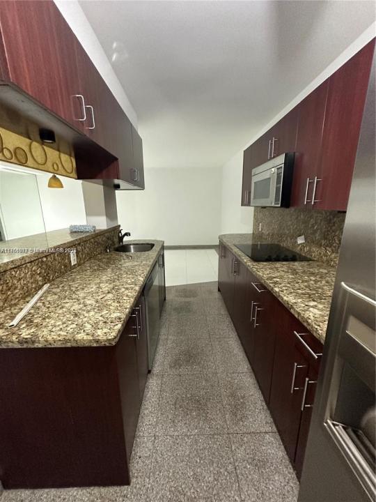 1100 NE 1st Ct 105, Hallandale Beach, Floride 33009, États-Unis