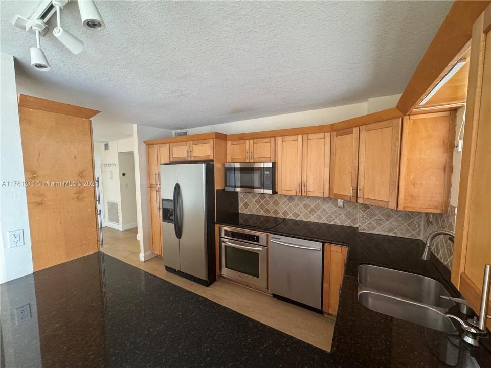 137 Golden Isles Dr 1610, Hallandale Beach, Florida 33009, Stati Uniti