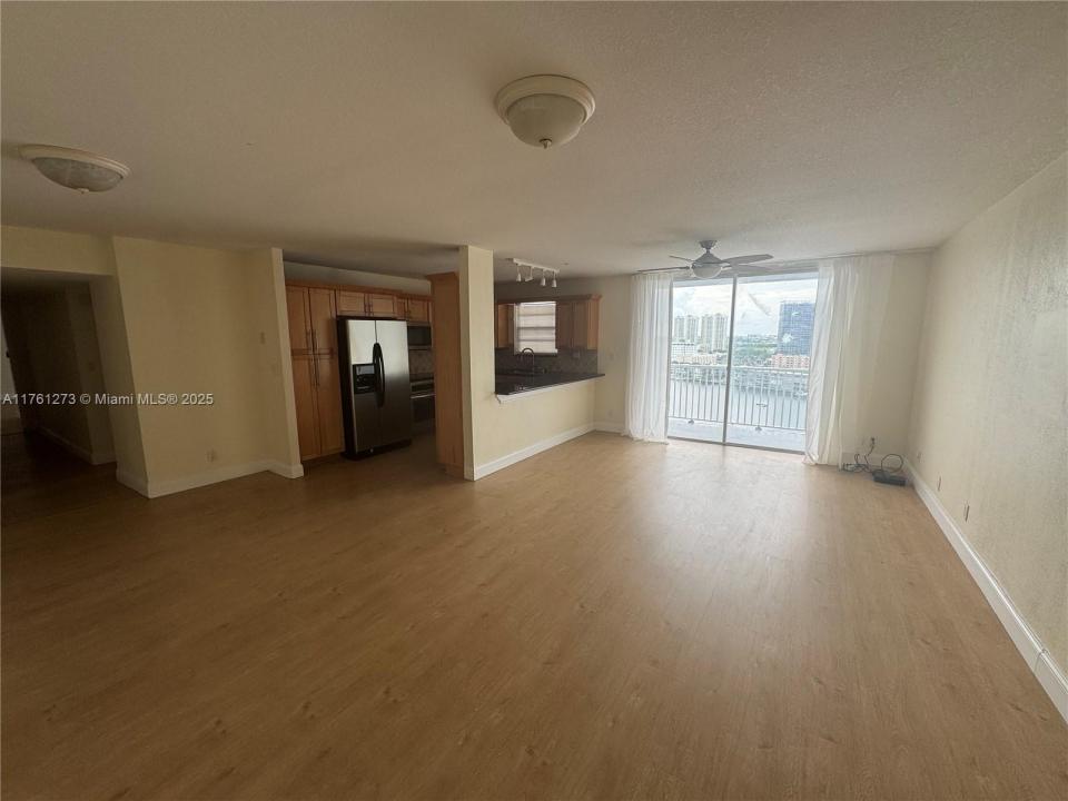 137 Golden Isles Dr 1610, Hallandale Beach, Florida 33009, Stati Uniti