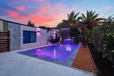 2390 SW 17th Ter, Miami, Florida 33145, USA