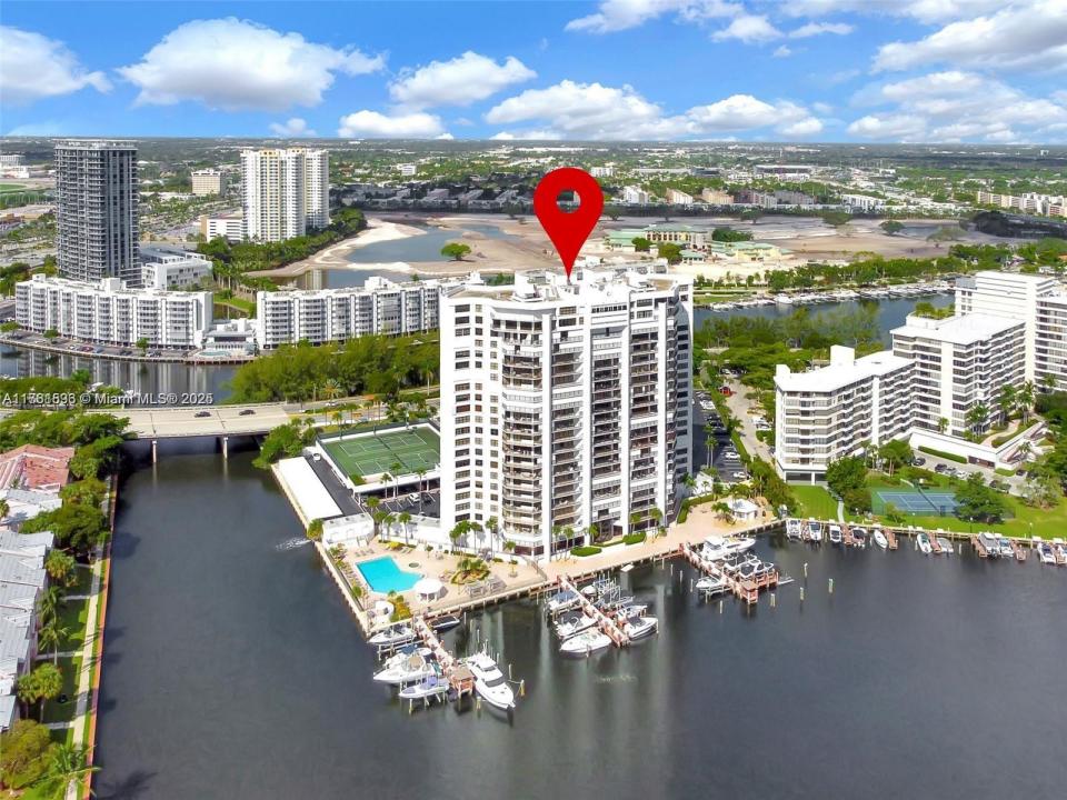 300 Three Islands Blvd 108, Hallandale Beach, פלורידה 33009, ארצות הברית של אמריקה 