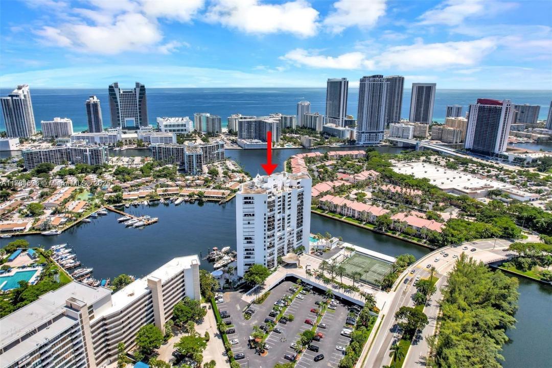 300 Three Islands Blvd 108, Hallandale Beach, פלורידה 33009, ארצות הברית של אמריקה 