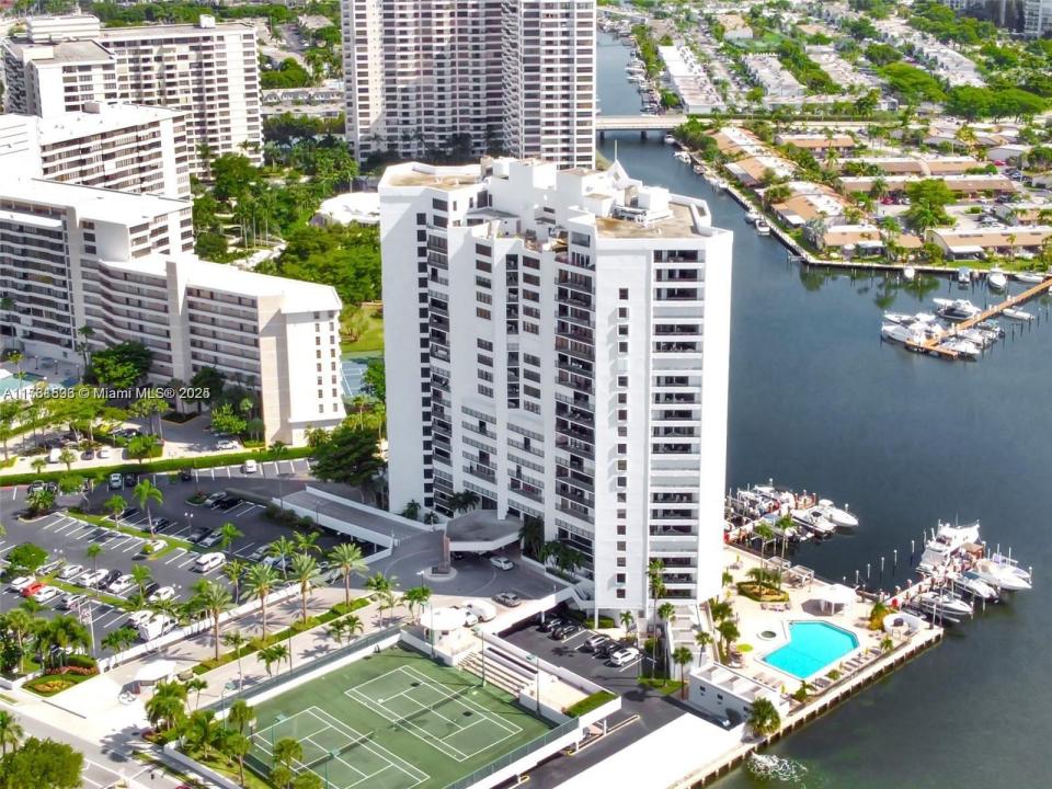 300 Three Islands Blvd 108, Hallandale Beach, פלורידה 33009, ארצות הברית של אמריקה 