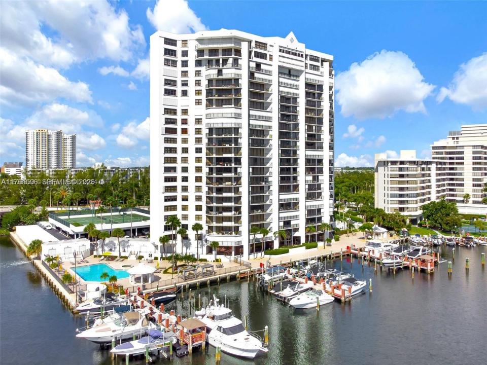 300 Three Islands Blvd 108, Hallandale Beach, פלורידה 33009, ארצות הברית של אמריקה