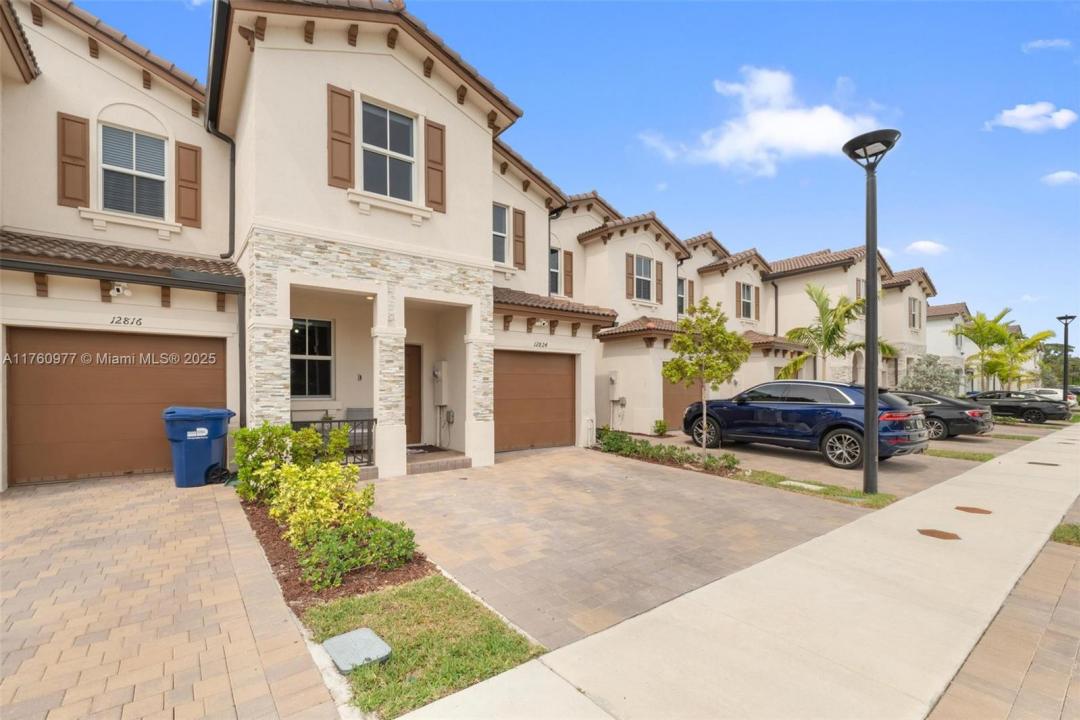 12824 NW 22nd Pl 12824, Miami, 佛罗里达州 33167, 美国