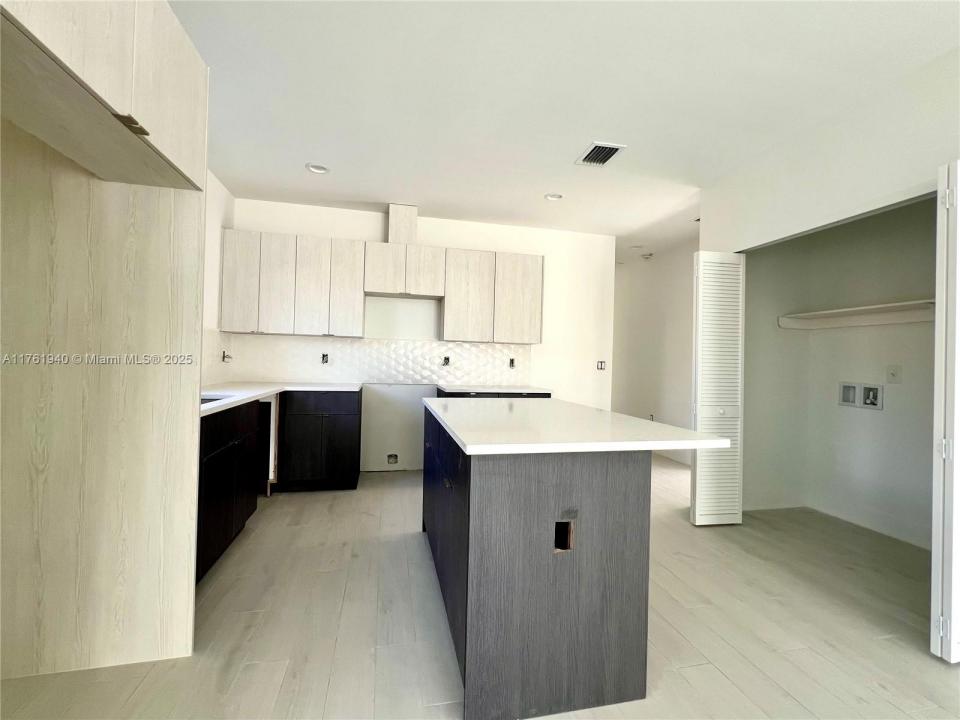 6820 NW 6th Ct, Miami, Florida 33150, Stati Uniti