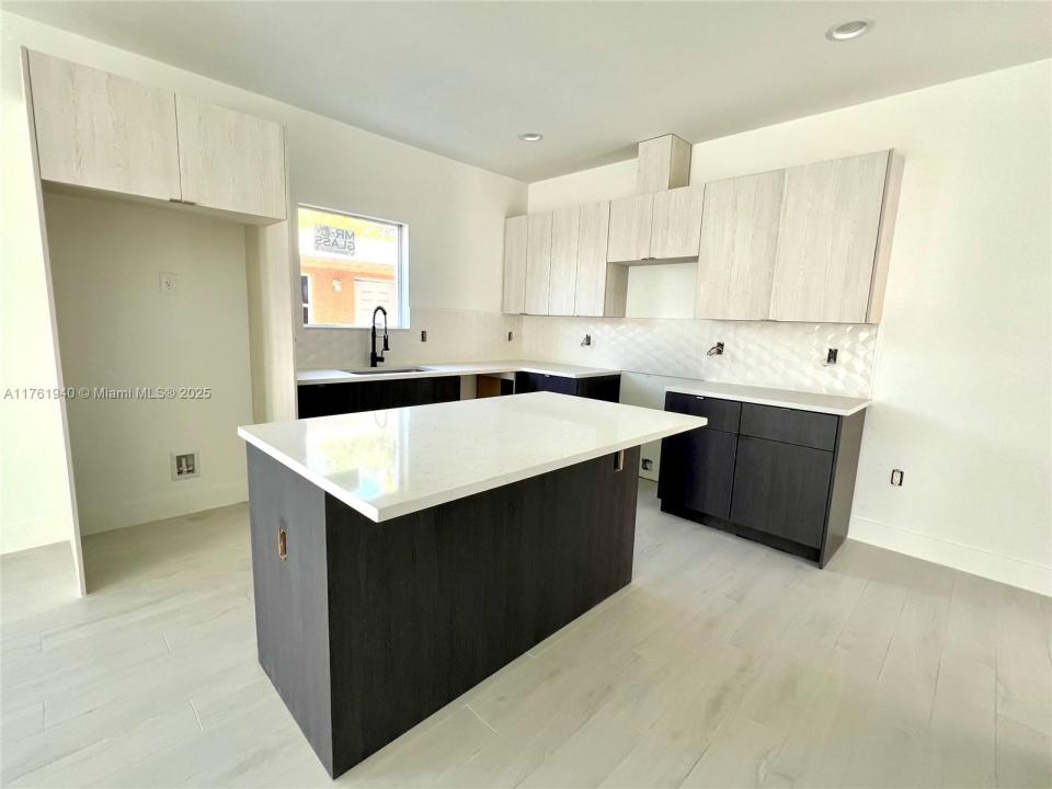 6820 NW 6th Ct, Miami, Florida 33150, Stati Uniti
