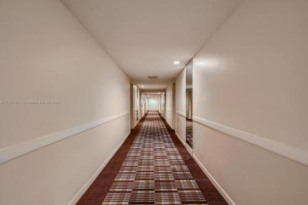 1050 SE 15th St 203, Fort Lauderdale, Florida 33316, USA