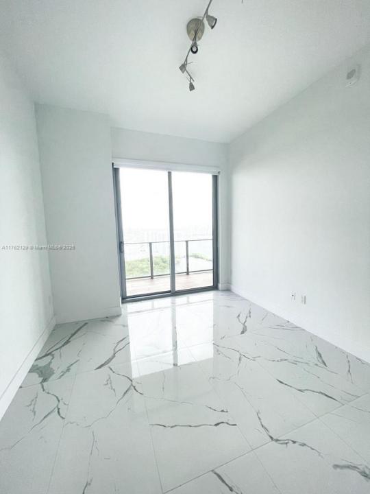 16385 Biscayne Blvd PH3, North Miami Beach, Florida 33160, Amerika Birleşik Devletleri