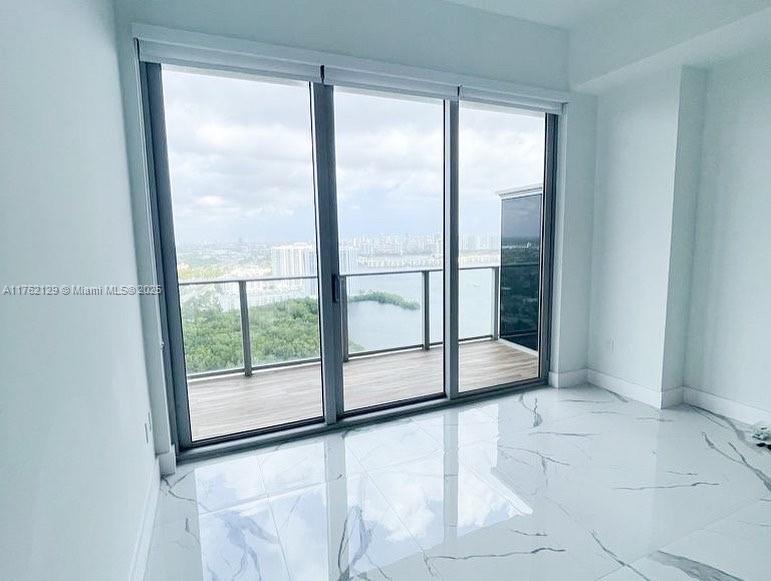 16385 Biscayne Blvd PH3, North Miami Beach, Florida 33160, Amerika Birleşik Devletleri
