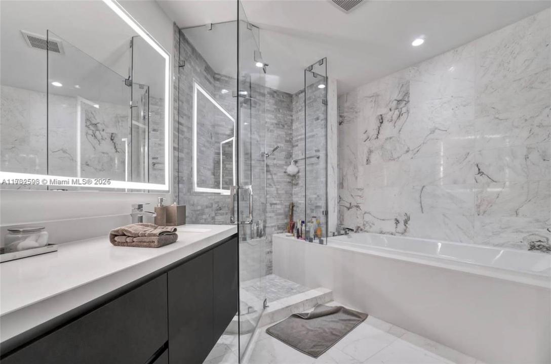 851 NE 1st Ave 904, Miami, Florida 33132, HOA KỲ