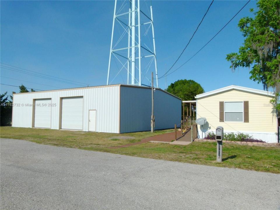 1017 1st Street, Bulkhead Ridge, Florida 34974, Estados Unidos