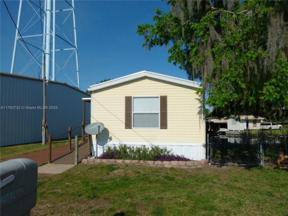 1017 1st Street, Bulkhead Ridge, Florida 34974, Estados Unidos