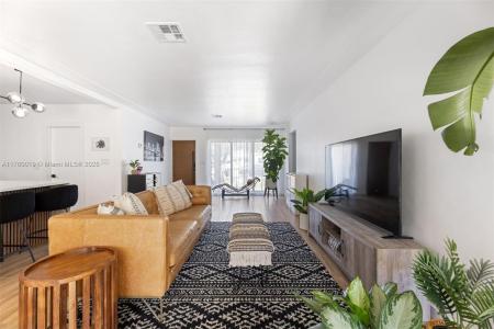 1370 71st St, Miami Beach, Florida 33141, USA