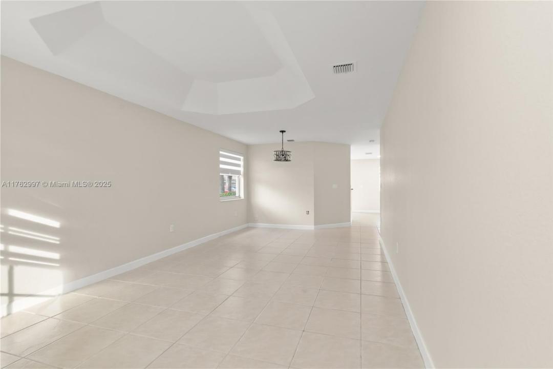 5145 NW 116th Ct 5145, Doral, Floryda 33178, USA