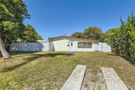 1753 NE 178th St, North Miami Beach, Florida 33162, USA
