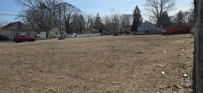 330 Neighborhood Road, Brookhaven, Nowy Jork 11951, USA