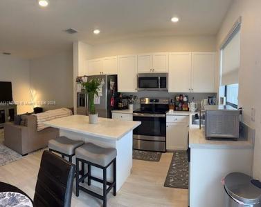 3323 W 106th Ter NO, Hialeah, Florida 33018, USA