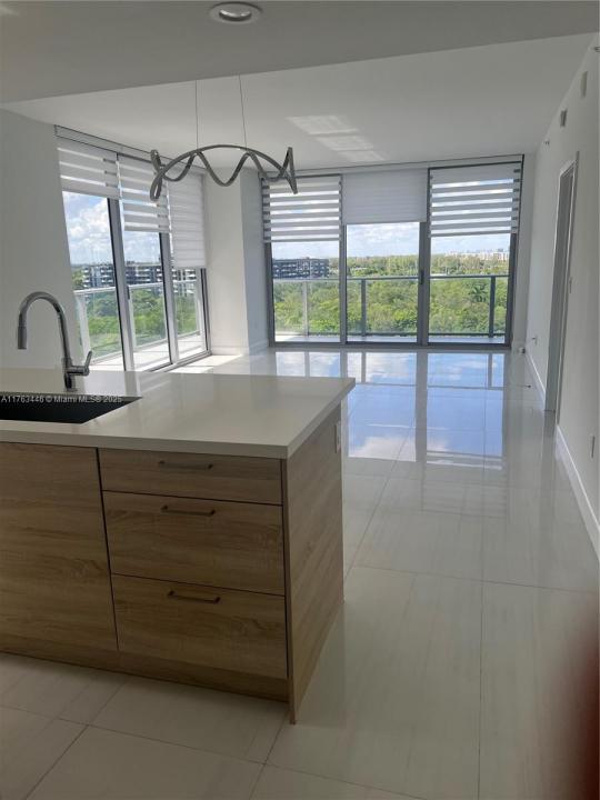 16385 Biscayne Blvd 1001, North Miami Beach, Флорида 33160, Соединенные Штаты