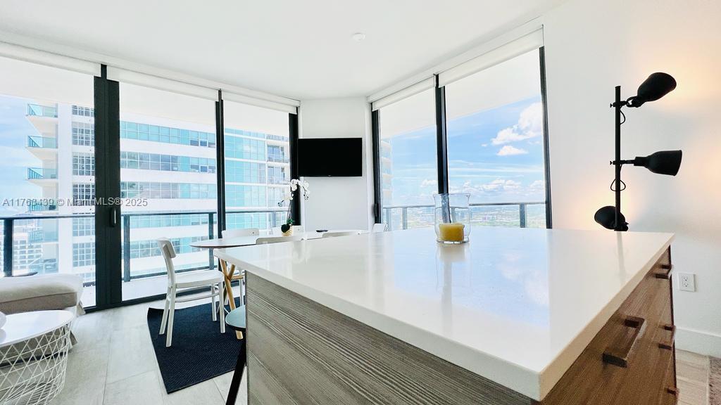 121 NE 34th St 2001, Miami, Florida 33137, USA