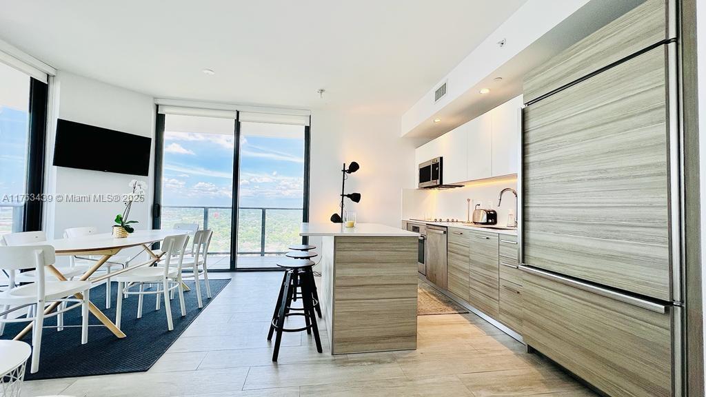 121 NE 34th St 2001, Miami, Florida 33137, USA