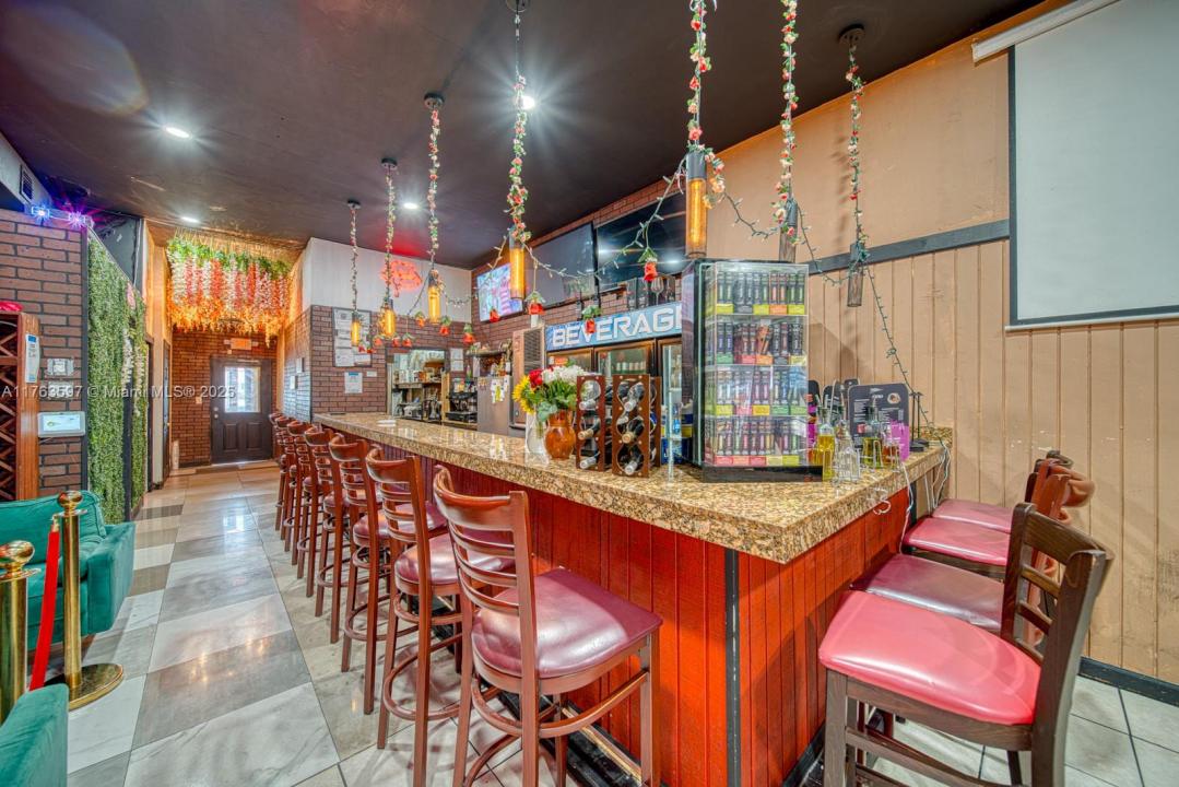 HIGHLY PROFITABLE Restaurant-Bar For Sale on 8th St, Miami, 플로리다 33144, 미국