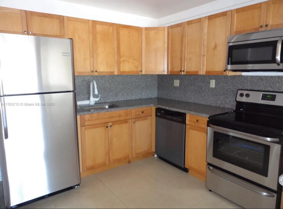1220 71st St 35, Miami Beach, Florida 33141